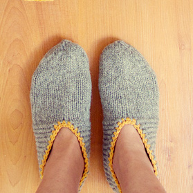 Do-Lit-Yourself: Cozy Up with Knit Slippers (+ a bonus book wrap)